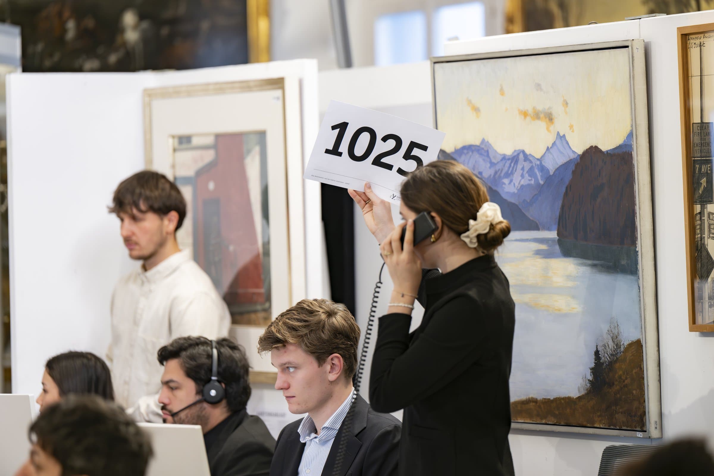 Telefonbieten im Auktionssaal des Auktionshauses Zofingen, Herbstauktion 2025