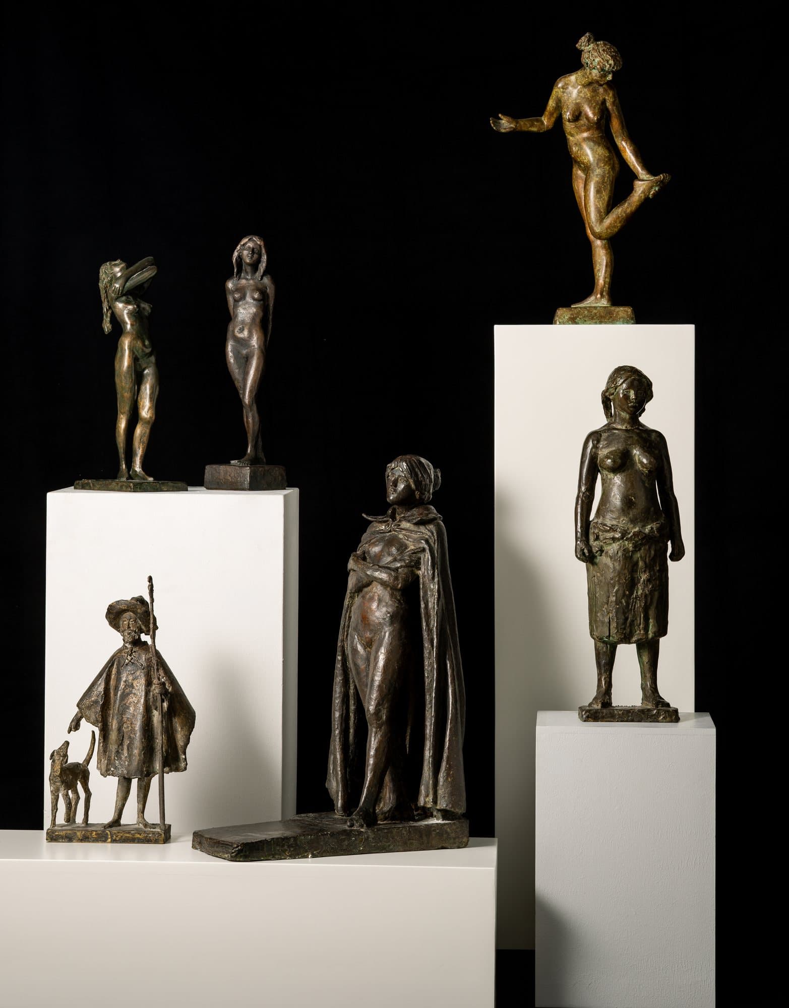 Bronzen von Rolf Brem auf weissen Sockeln